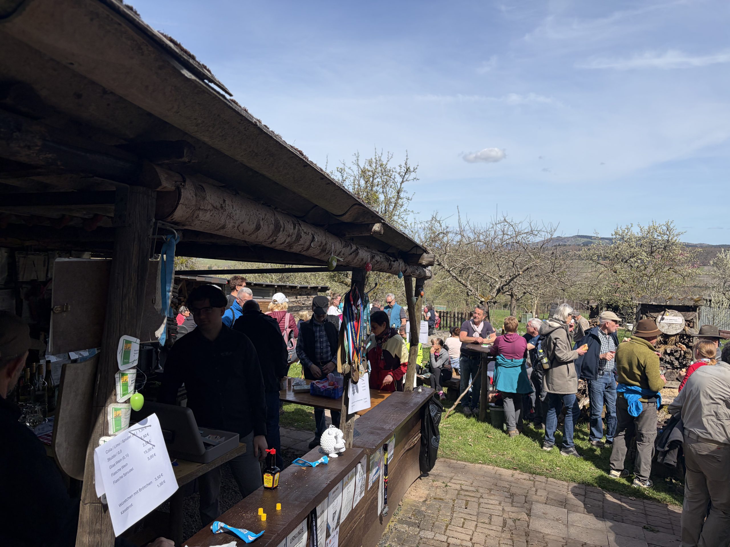 Traditionelle Osterwanderung begeistert Jung und Alt